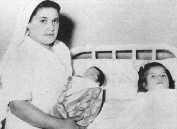 Bụng cô bé 5 tuổi ngày một phình to, bố mẹ tưởng khối u nhưng sự thật khiến cả thế giới sửng sốt, cảnh sát phải lập tức vào cuộc-2