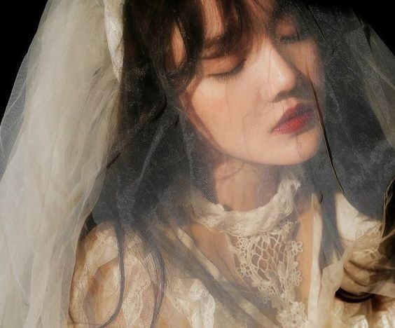 Ngay trong đêm tân hôn, chồng đóng sập cửa buộc tôi phải ngủ ngoài phòng khách, câu nói bóng gió vu vơ của mẹ chồng còn khiến tôi chạnh lòng hơn-1