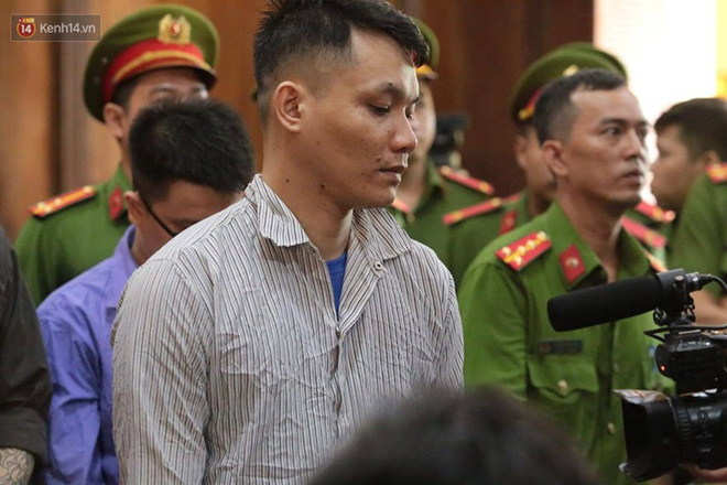 Xét xử sơ thẩm Phúc XO cùng 12 đồng phạm: Bị cáo Phúc thừa nhận thu lợi 600 triệu đồng nhưng vẫn có phần oan uổng-15