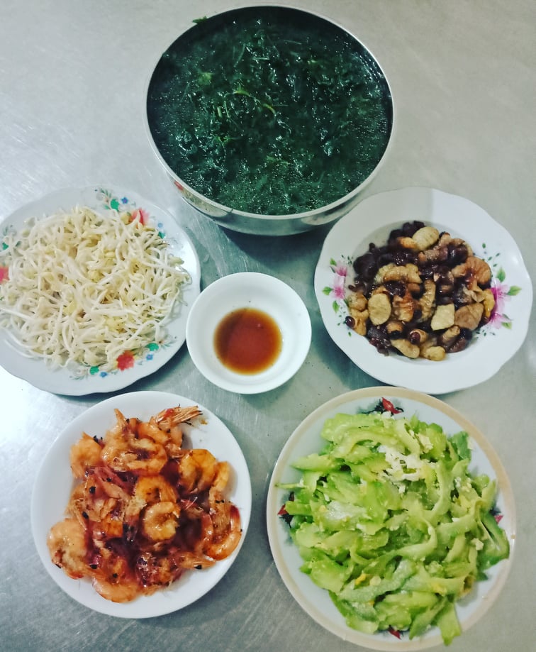 Bữa cơm 50 nghìn dành cho 5 người của bà nội trợ Kiến Xương, Thái Bình toàn món dân dã nhưng ai nhìn cũng muốn ăn-2