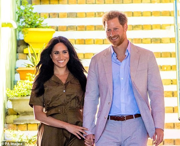 Bạn thân của Công nương Diana lên tiếng chối bỏ việc giúp đỡ vợ chồng Meghan Markle ở Mỹ khiến cặp đôi xấu hổ-2