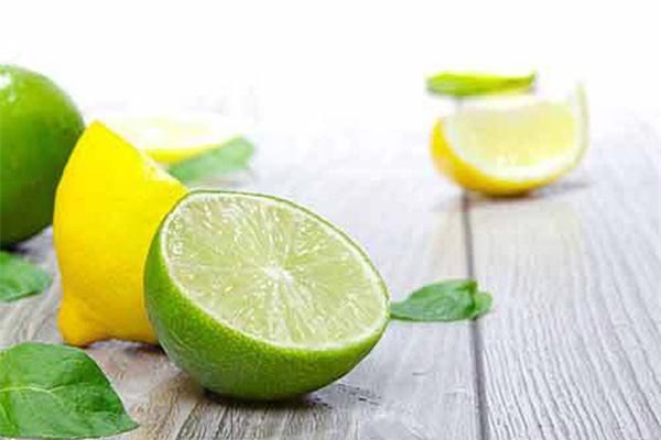 Không cần hóa chất tẩy rửa, đồ thủy tinh ố vàng sẽ sáng choang nhờ 1 thứ nguyên liệu có sẵn trong bếp-1