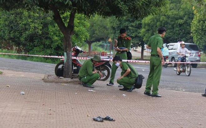 Tranh giành khách, tài xế xe ôm rút dao đâm đồng nghiệp tử vong-1