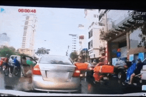 Vụ tài xế ô tô “ăn hôi” chùm vải sau vụ va chạm giao thông: Chiếc xe đã bán sang tay nhiều người