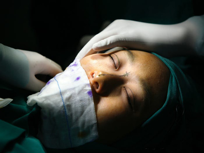 Tiếp viên hàng không ở Hàn Quốc: Công việc đẳng cấp trong mơ nhưng chịu áp lực nhan sắc, có cả gói phẫu thuật thẩm mỹ riêng-9