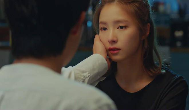 Đón con riêng của chồng lên ở cùng nửa tháng, tôi hãi hùng nghe tiếng thét lạ mỗi đêm-1