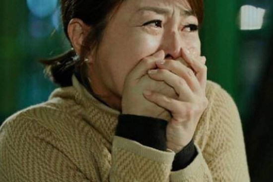 Đón con riêng của chồng lên ở cùng nửa tháng, tôi hãi hùng nghe tiếng thét lạ mỗi đêm