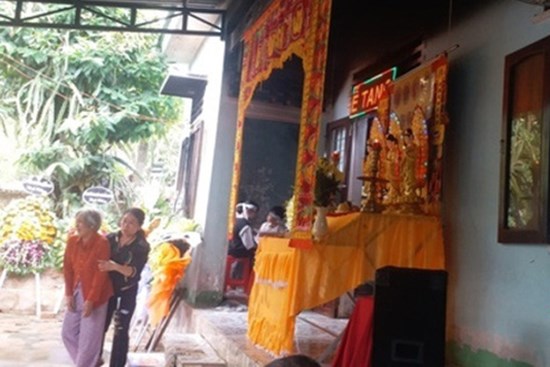 Người thân bàng hoàng kể việc nữ cán bộ huyện bị bạn trai thiêu chết trong nhà