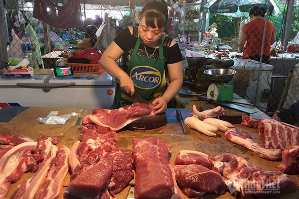 Nghịch lý, thịt lợn bình ổn giá ở siêu thị đồng loạt tăng mạnh-3