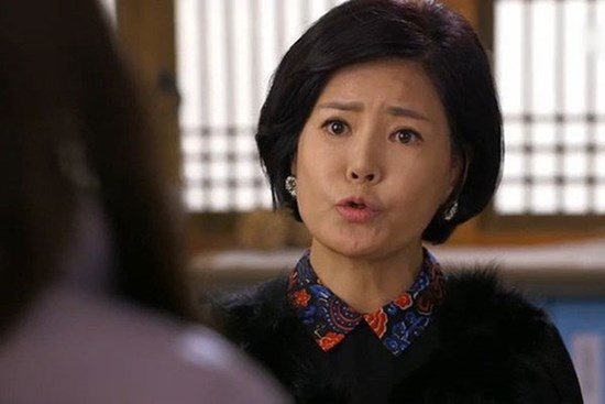 Cố tình đưa thừa tiền đi chợ để thử thách nàng dâu, cô gái tương kế tựu tế khiến mẹ chồng phải