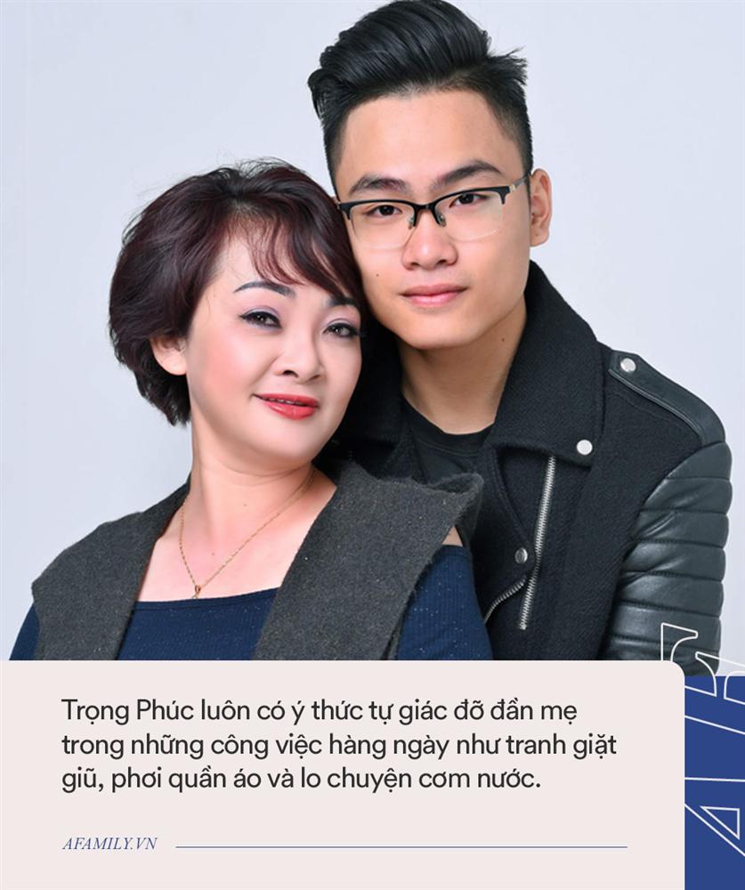 Nữ danh hài của Gặp nhau cuối tuần: 15 năm mới sinh được con thì chồng mất vì bệnh, một mình dạy con nên người khiến ai nấy ngưỡng mộ-2