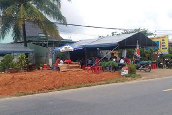 Nỗi ám ảnh của nữ chủ nhà sau trận đòn thừa sống thiếu chết của 8 người hàng xóm: Do mâu thuẫn miếng đất sau nhà-7