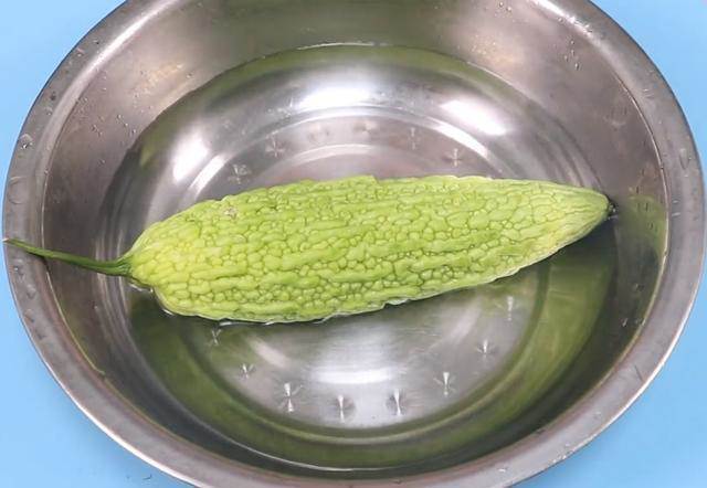 Cho dù có đắng thế nào, thêm một giọt này, mướp không còn đắng nữa, vị lại giòn ngon hơn-1