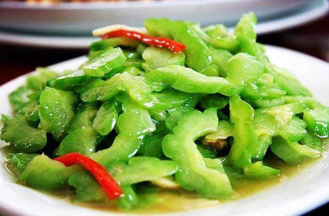 Cho dù có đắng thế nào, thêm một giọt này, mướp không còn đắng nữa, vị lại giòn ngon hơn-3