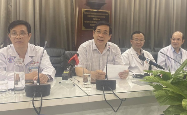 Nam phi công người Anh đã hoàn toàn tỉnh táo, tiếp xúc tốt, đôi khi còn cãi lại thầy thuốc do bị bắt uống thuốc và luyện tập nhiều-1