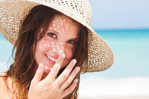Bác sĩ nhắc chị em phải nhớ 5 điều khi dùng kem chống nắng để da bất khả xâm phạm dù thời tiết gay gắt đến đâu-5