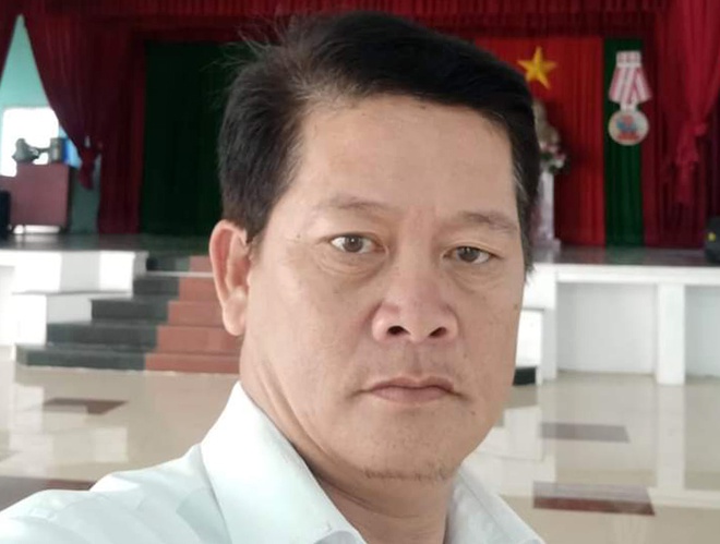 Bắt thầy giáo sàm sỡ 2 học sinh trong nhà vệ sinh-1