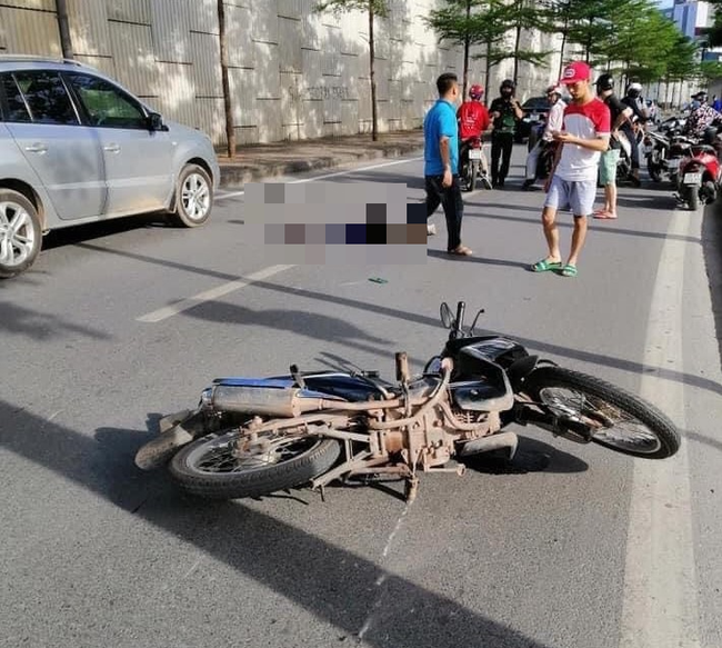 Một nữ sinh đang tham gia giao thông tự ngã xuống đường tử vong khó hiểu-2