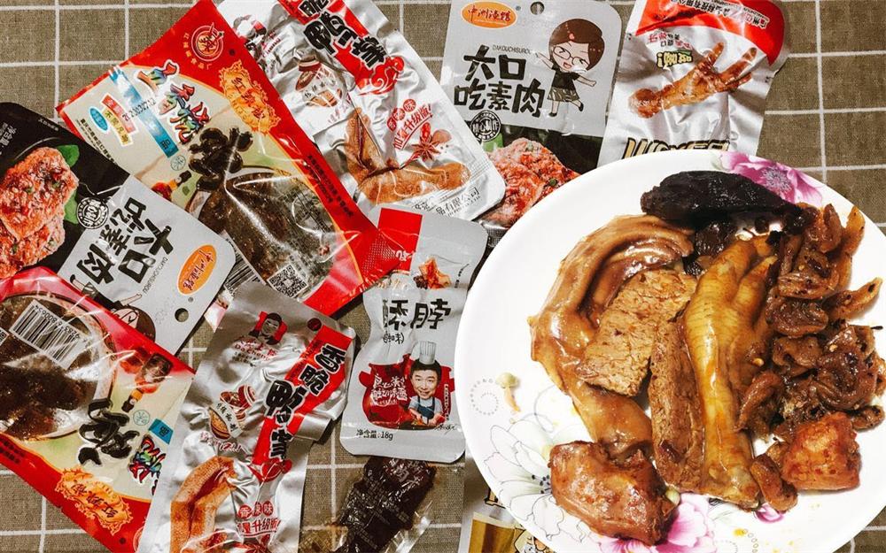 Rộ đồ ăn vặt nội địa Trung trên chợ mạng: Giá rẻ không thiếu thứ gì từ bánh kẹo, nước uống cho tới các loại thịt ăn liền-1