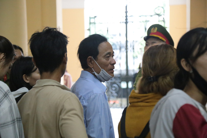 Phúc XO và các bị cáo lĩnh án, người thân khóc nghẹn sau phiên toà-11