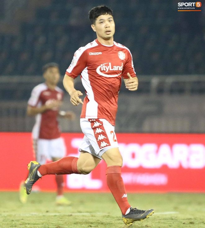 Vợ Công Phượng lần đầu lộ diện sau lễ đính hôn, đến sân cổ vũ chồng thi đấu-7