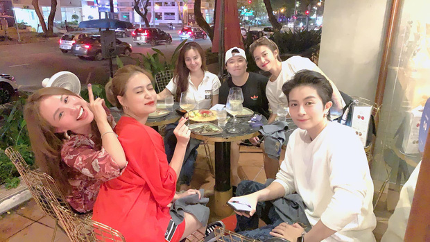 Gil Lê và Hoàng Thuỳ Linh công khai ngồi cạnh cực tình tứ khi tụ họp cùng hội bạn thân: Tiến độ này thì fan mừng phải biết!-1
