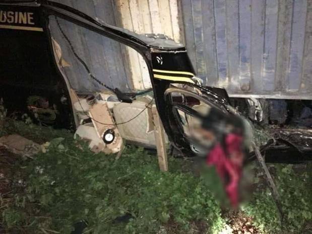 Hiện trường kinh hoàng vụ xe limousine bị container đè bẹp khiến giám đốc, thư ký và tài xế tử vong ở Quảng Ninh-11