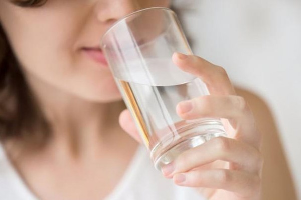 Chỉ với cốc nước lọc, uống đúng cách sẽ chữa đủ bệnh tốt hơn thần dược-1