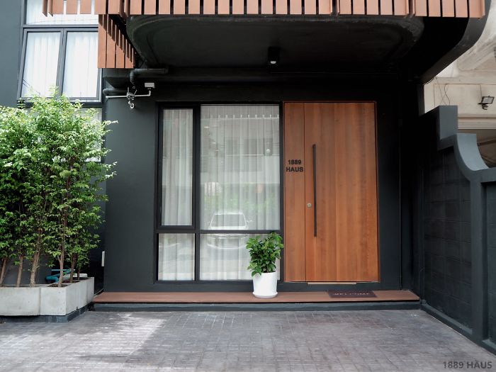 Cặp vợ chồng trẻ tạo bất ngờ khi sửa nhà phố sập sệ tối tăm thành không gian hiện đại, tiện nghi-4