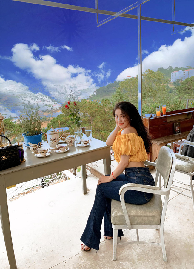 Cuộc sống sang chảnh, nhan sắc thay đổi chóng mặt của hot girl bánh tráng trộn sau 7 năm khiến nhiều người ngỡ ngàng-11