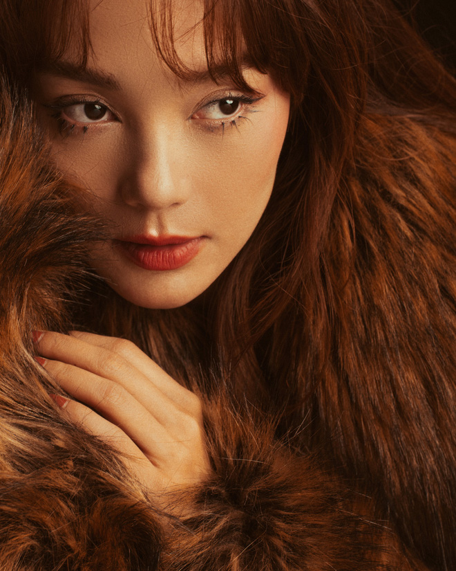 Minh Hằng tung bộ ảnh bán nude táo bạo để đón tuổi 33: Thần thái lạnh tanh nhưng body thì lại nóng hừng hực-9