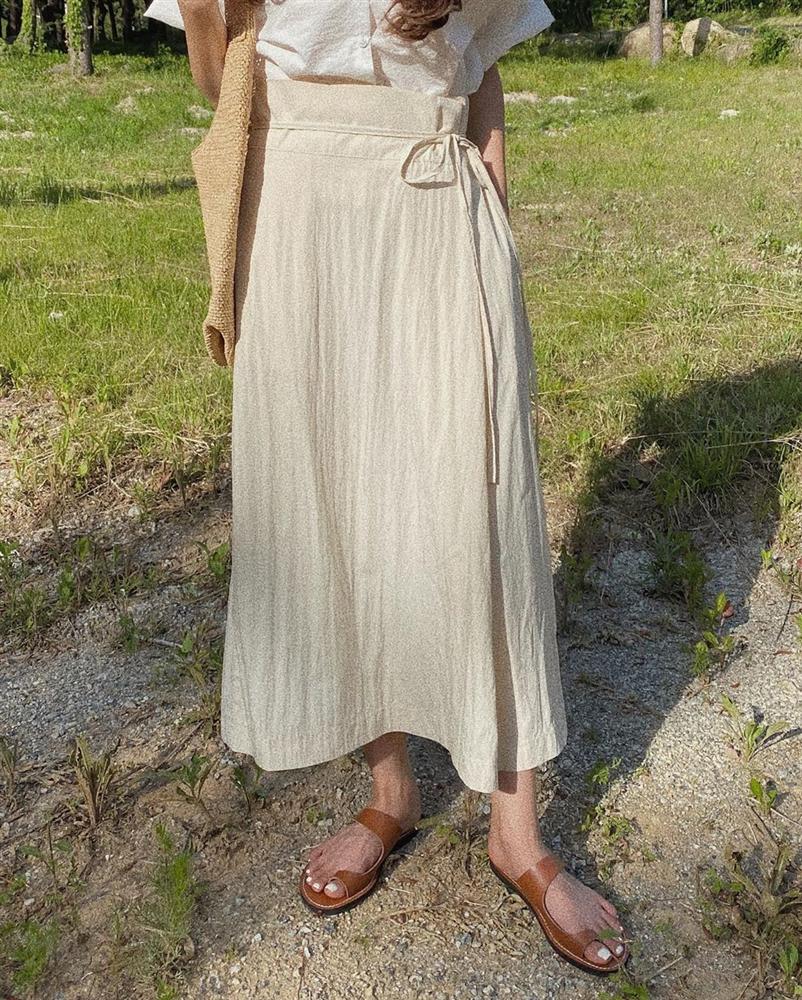 4 mẫu chân váy đang hot rần rần và gần như ai diện cũng đẹp, sắm thiếu thì style hè của bạn cũng chán hẳn-2