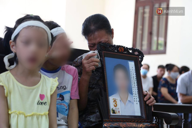 Hoãn phiên xử vụ cô gái yêu anh rể đầu độc chị họ ở Thái Bình, người thân nạn nhân ôm di ảnh khóc nghẹn-4