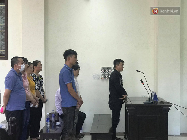 Hoãn phiên xử vụ cô gái yêu anh rể đầu độc chị họ ở Thái Bình, người thân nạn nhân ôm di ảnh khóc nghẹn-8