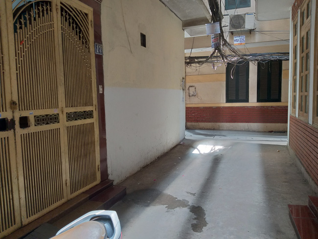 Nỗi ám ảnh của nữ chủ nhà sau trận đòn thừa sống thiếu chết của 8 người hàng xóm: Do mâu thuẫn miếng đất sau nhà-6