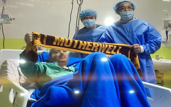 Sức khỏe nam phi công tiếp tục tiến triển, tự xoay trở trên giường, tự ăn uống qua miệng, không cần phải ghép phổi-1