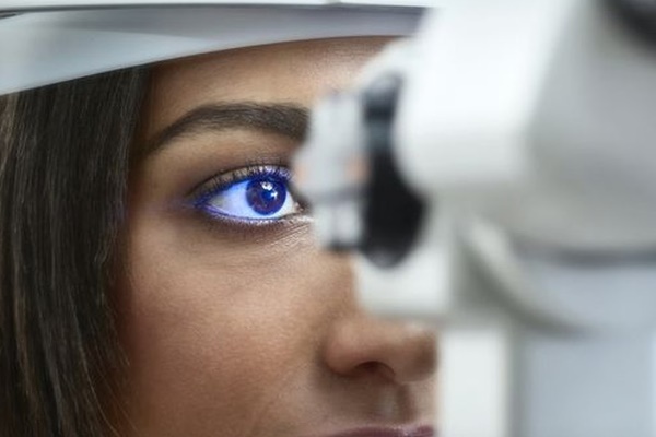 Cô gái mới 27 tuổi đã bị đục thủy tinh thể, nguyên nhân là do thường xuyên uống loại nước giải khát mà giới trẻ rất ưa thích-3