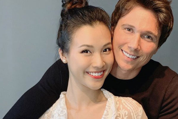 Không thể về dù Hoàng Oanh sắp vượt cạn, chồng tây soái ca facetime đàn hát ngọt ngào: Ngôn tình đời thực là đây!-5