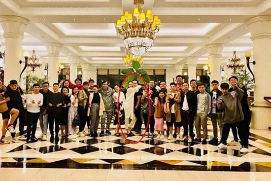 Hồ Ngọc Hà tự tin chụp ảnh toàn thân khi mang song thai 4 tháng, cực tình tứ bên Kim Lý