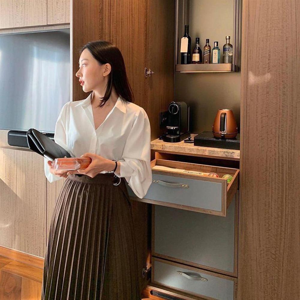 Với một chiếc áo sơ mi, nàng công sở vẫn mặc đẹp suốt cả tuần nhờ 7 công thức này-14