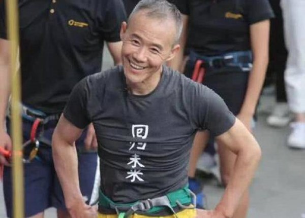 Mỹ nhân 39 tuổi gợi cảm, bị chỉ trích vì đeo bám tỷ phú U70 có cuộc sống ra sao?-5