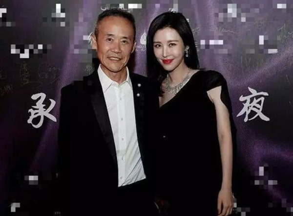 Mỹ nhân 39 tuổi gợi cảm, bị chỉ trích vì đeo bám tỷ phú U70 có cuộc sống ra sao?-8