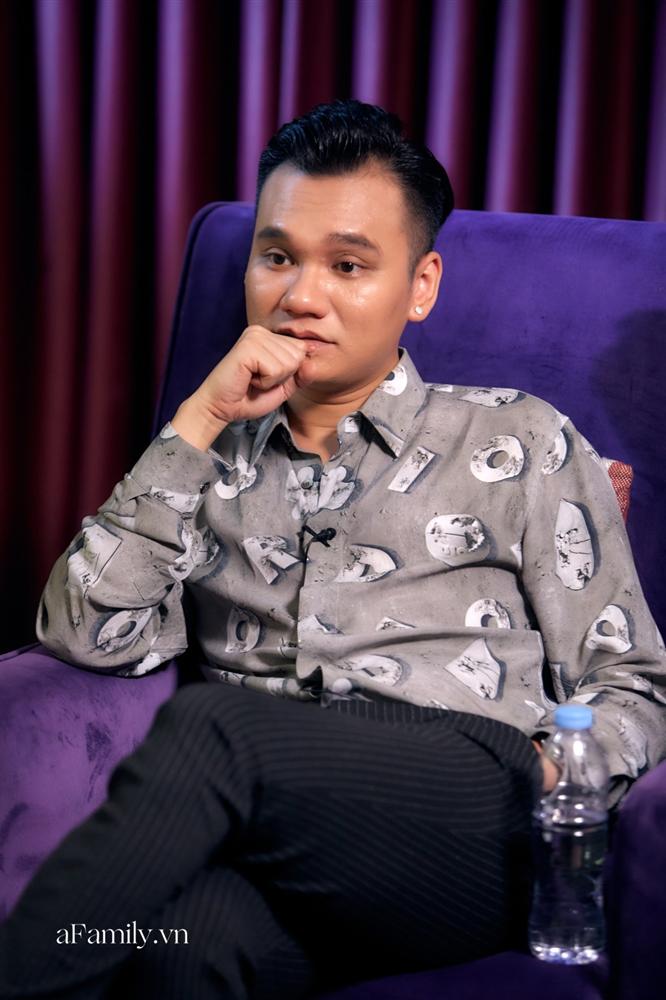 Khắc Việt: Vũ Khắc Tiệp sai, tôi nghĩ trong lòng bạn Tiệp này làm cái gì mà gấu thế, cứ thử va vào tôi xem!-4