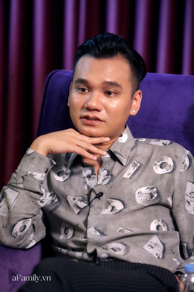 Khắc Việt: Vũ Khắc Tiệp sai, tôi nghĩ trong lòng bạn Tiệp này làm cái gì mà gấu thế, cứ thử va vào tôi xem!-5