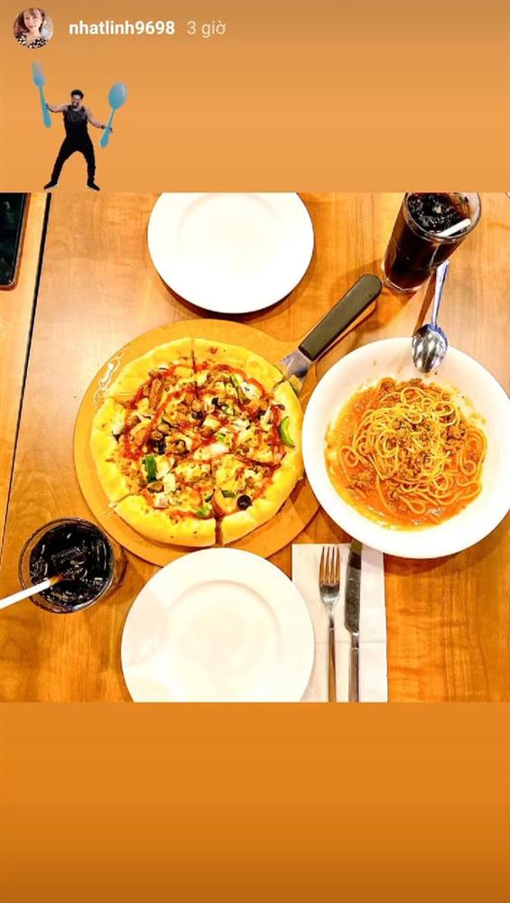 Sau trận thắng Hà Nội FC, Phan Văn Đức liền đưa vợ đi hẹn hò và ăn uống cực tình cảm-1