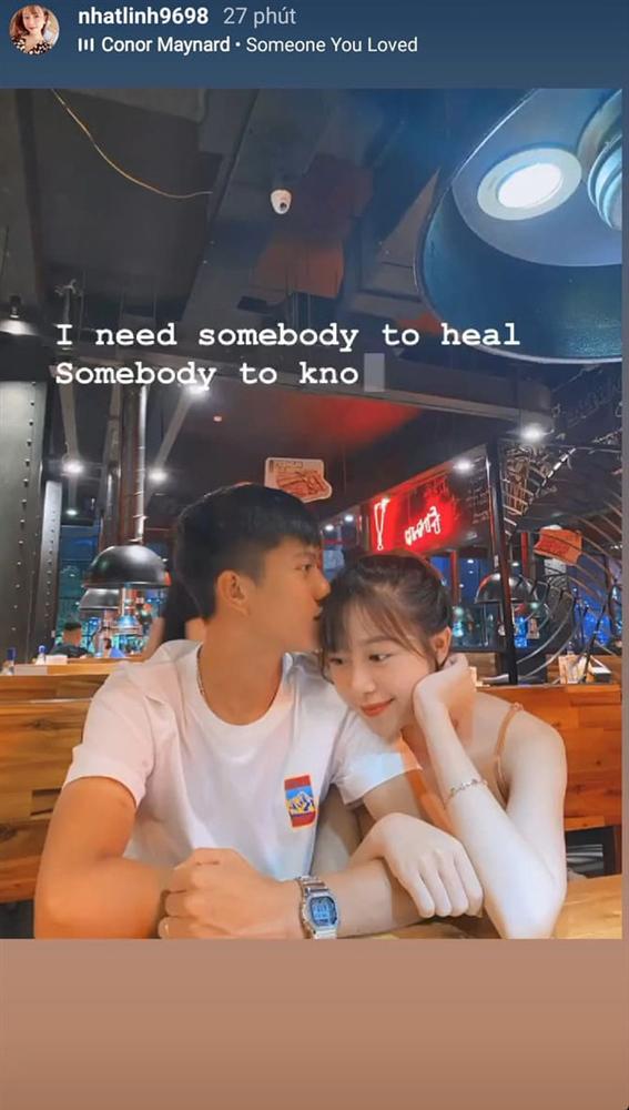 Sau trận thắng Hà Nội FC, Phan Văn Đức liền đưa vợ đi hẹn hò và ăn uống cực tình cảm-2