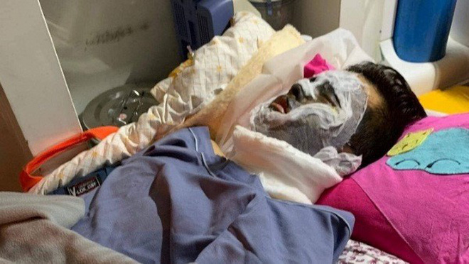 Trải lòng của người vợ Việt kiều Canada bị tạt axit, cắt gân chân: Mỗi lần chồng phải vào phòng phẫu thuật là một lần mình rơi nước mắt-2