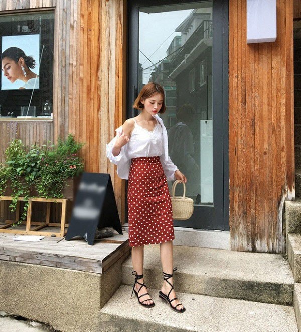 Muốn diện đồ hai dây cho mát mà sợ thiếu thanh lịch, đây là bí kíp nàng phải biết-7