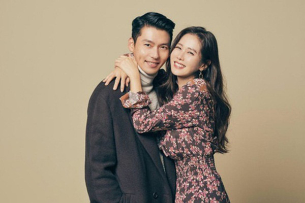 Dân tình phát sốt trước khoảnh khắc cực hiếm của Son Ye Jin và Hyun Bin trong phòng chờ máy bay-3