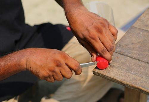 Học người nước ngoài chế điều hòa từ vỏ chai, gắn cửa sổ giúp giảm 5 độ-2